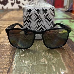 Ray-ban sunglasses Rb4264 601/JO small scratch on right lens as shown in pic